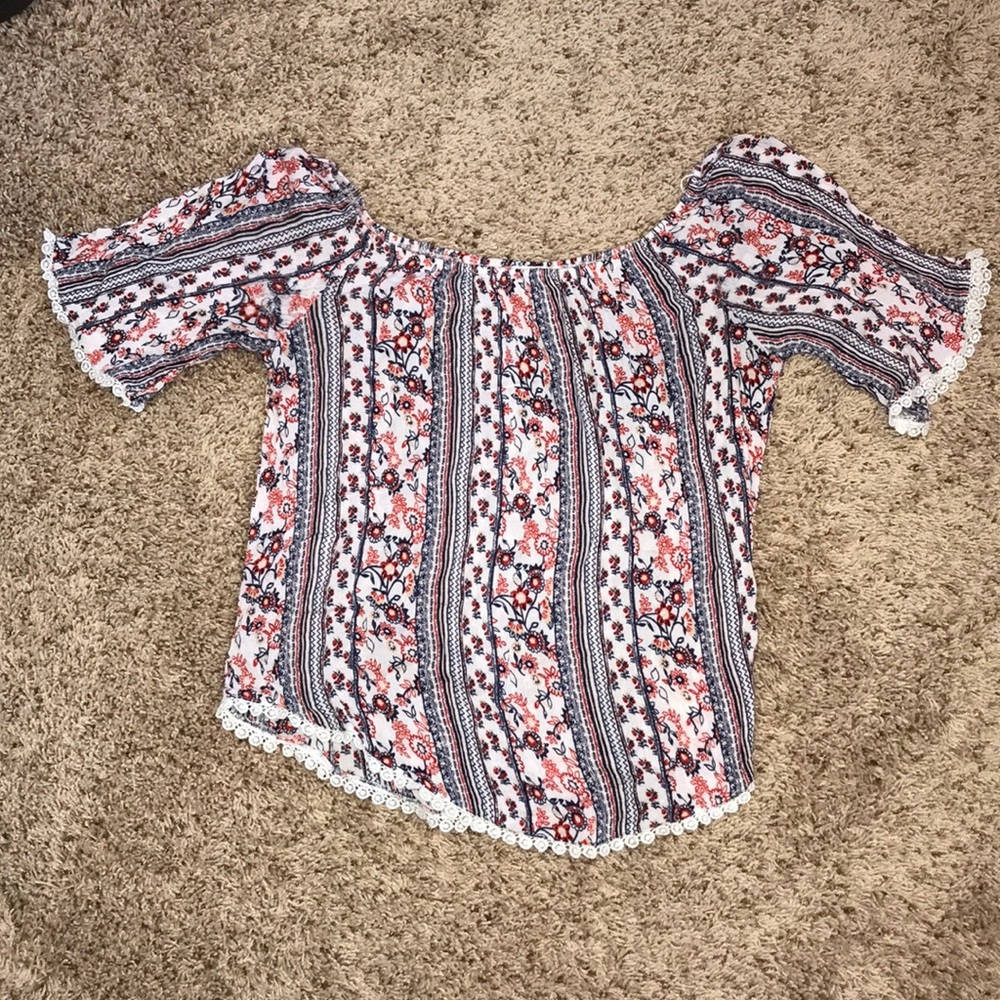 Women’s cute off shoulder top with lace detail
